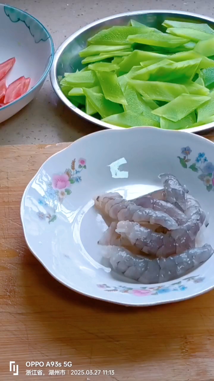 虾仁炒莴笋这样做