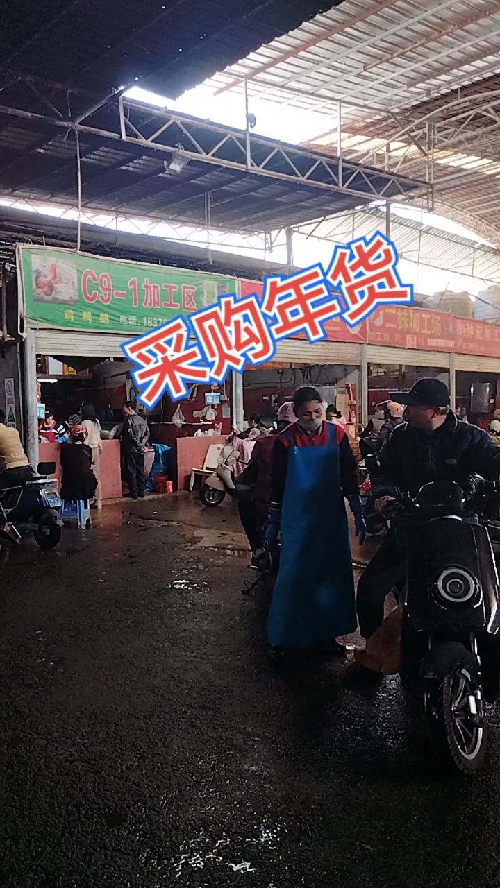 南宁海吉星市场活鸡现杀忙个不停