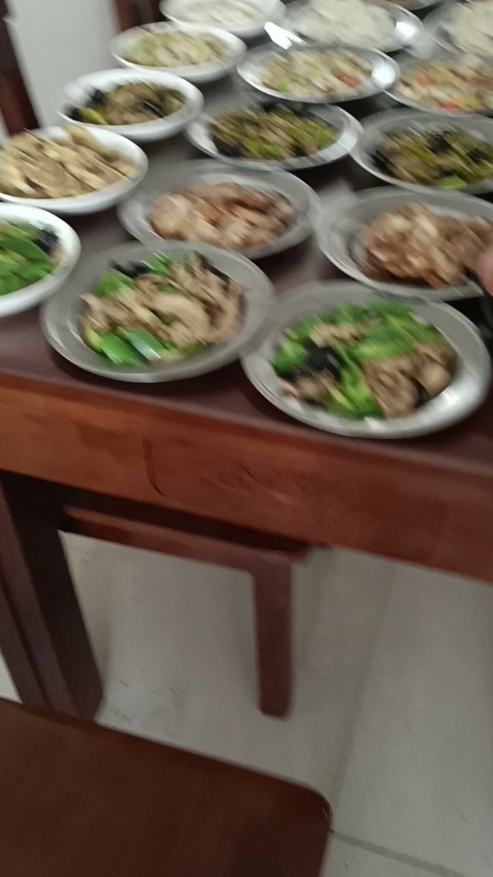 家家过新年菜品上桌