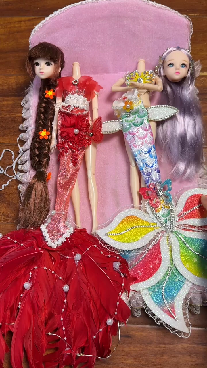 小舞和荣荣穿美人鱼衣服效果