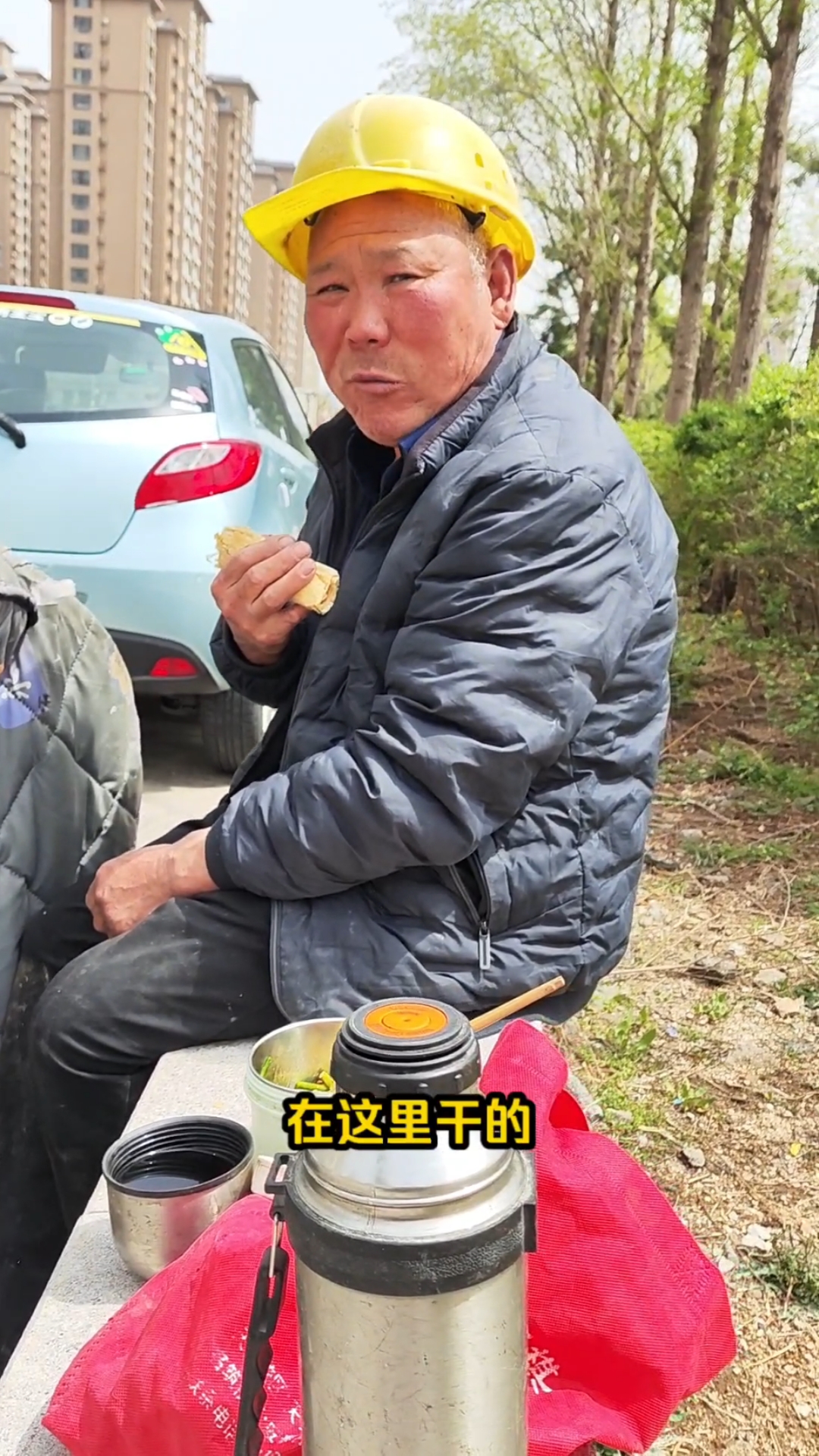 山东枣庄大哥到日照打工六年中午就吃煎饼咸菜