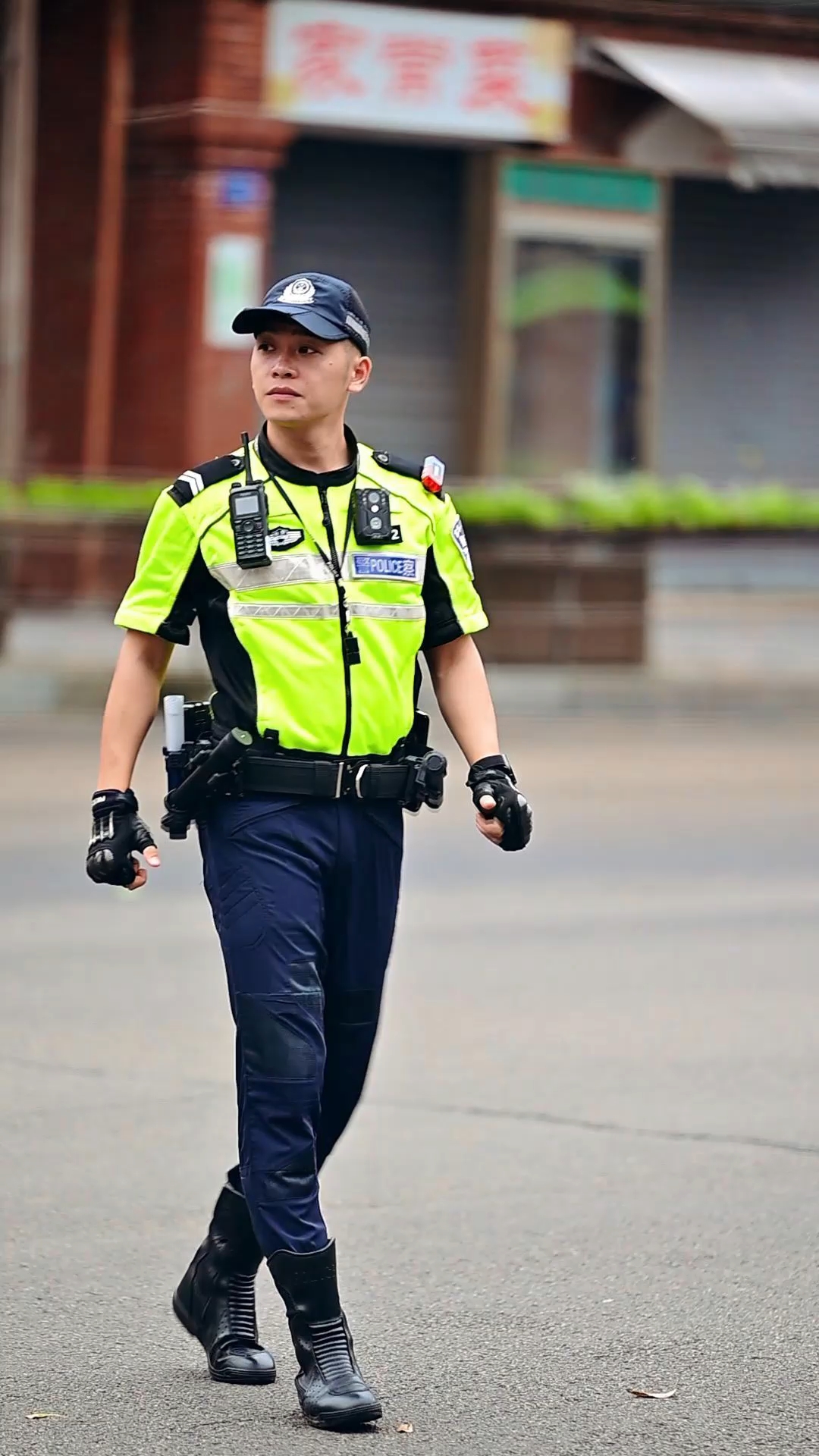 都周五了,吃个下午全糖奶茶配个甜点怎么了?