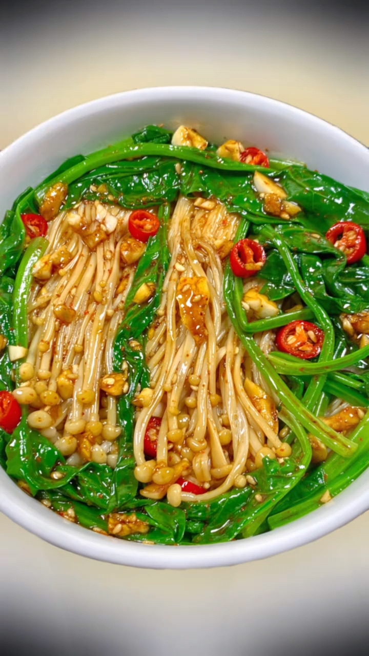 过年的餐桌上不能全是大鱼大肉,象我这样做几道白灼菜