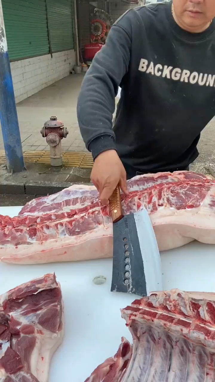 #乡村生活#赶集#带把刀卖猪肉