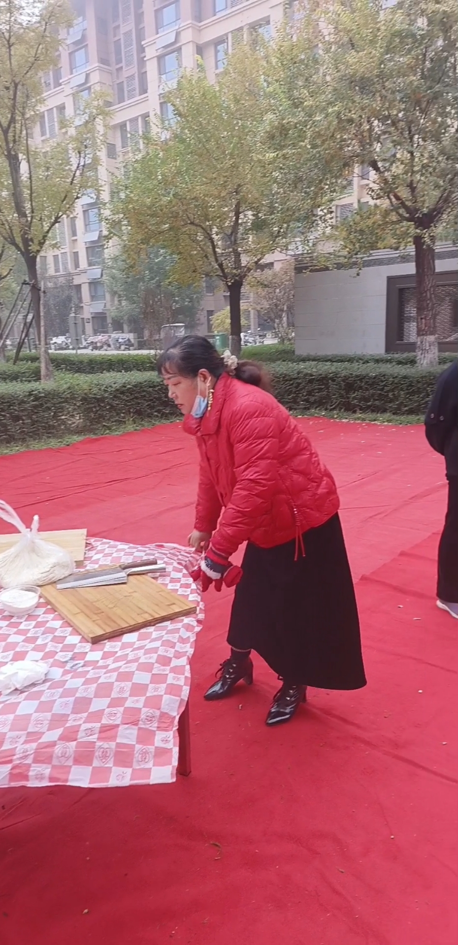 九九重阳节老太太们包饺子吃
