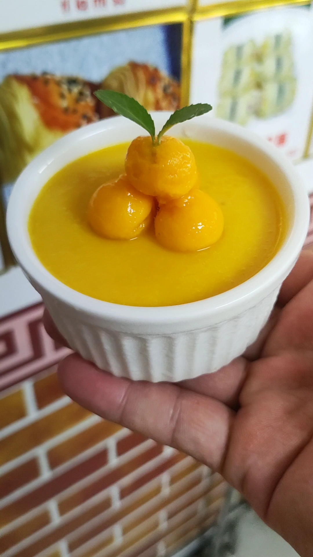 芒果布丁《真实配方》1.芒果果肉200克,牛奶100克,《一