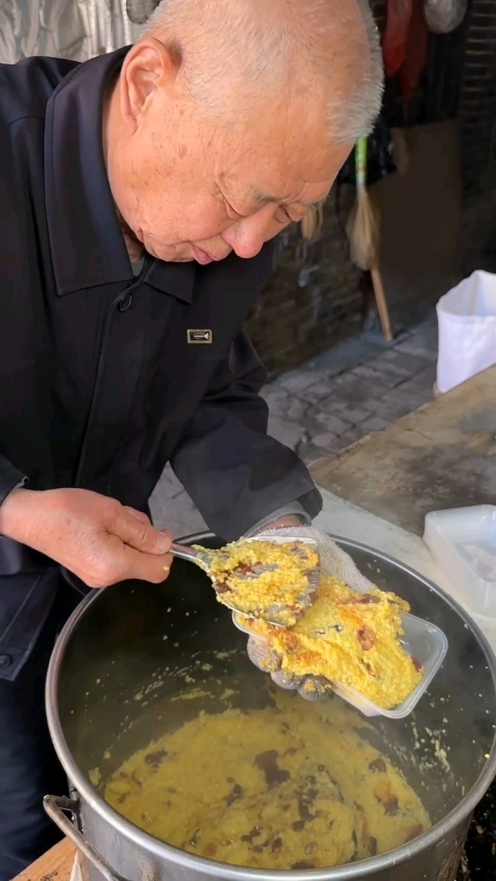 洪洞蒸饭,山西洪洞特色美食(蒸饭)用大黄米,枣蒸制而成的美味