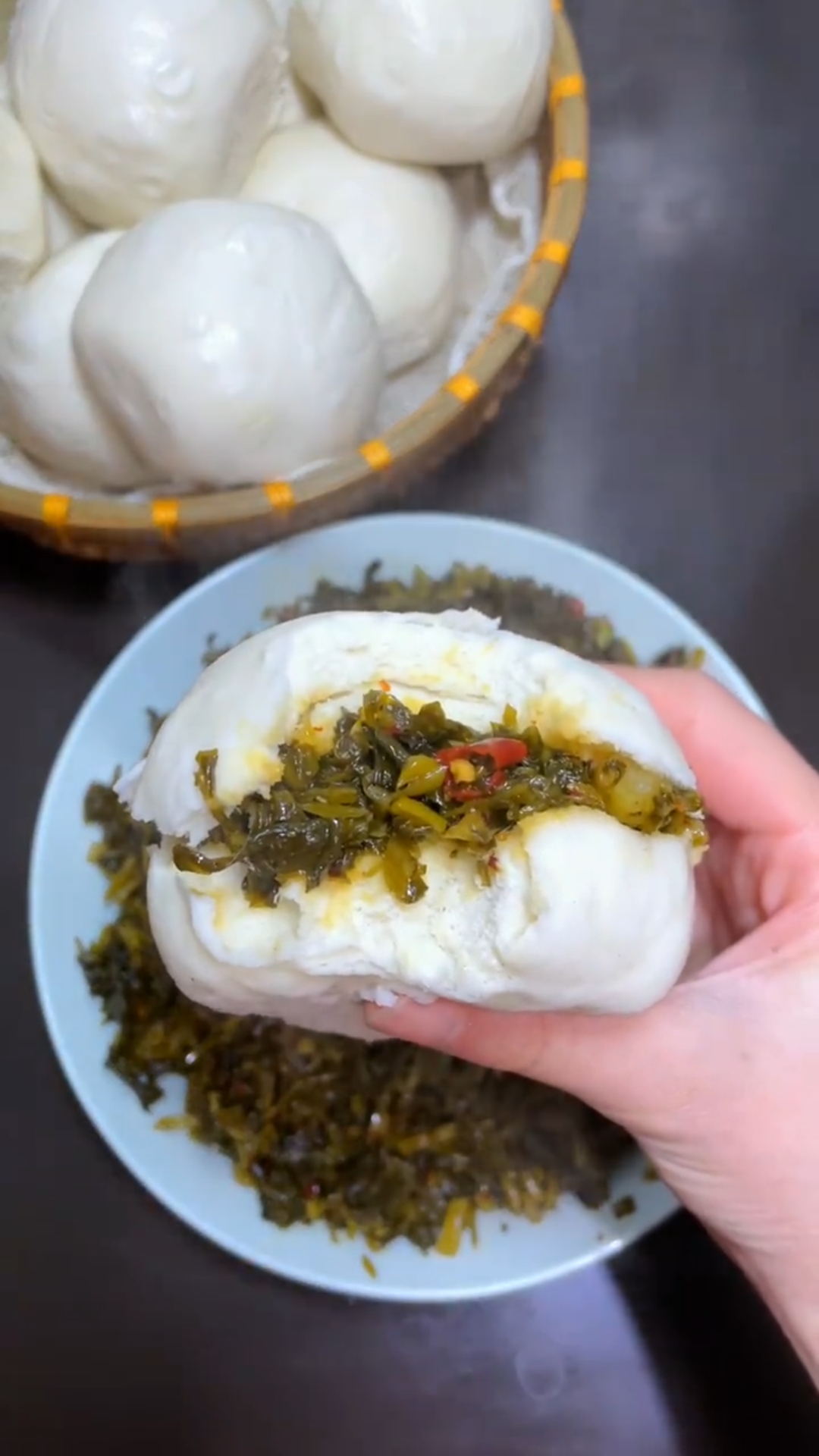 三十多岁的我爱上吃别人口中的老年人菜—炒腊菜!它真的香呢!