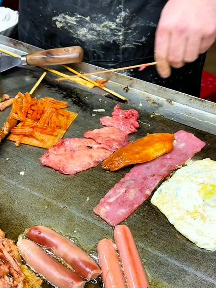 夜宵来个超大份的里脊肉夹馍吧!