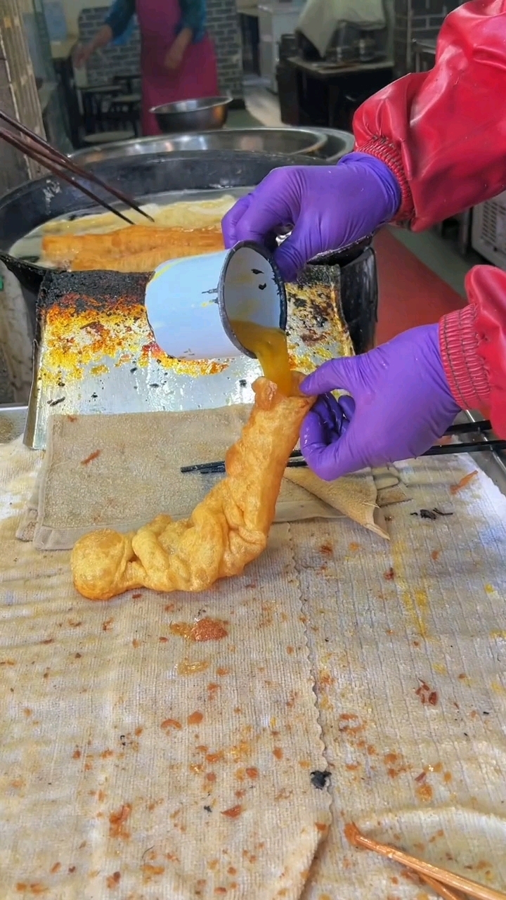 杠子油条加鸡蛋,河南 开封人的特色早餐