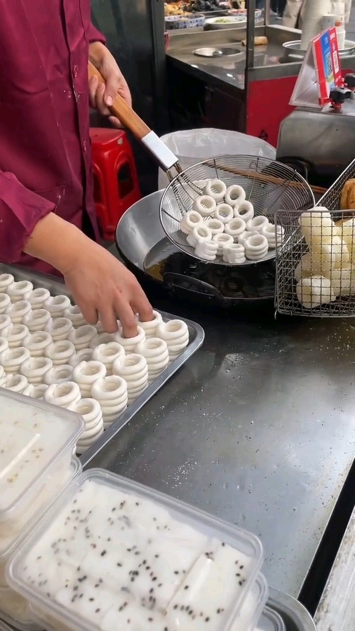 惦记了一年的家乡味道来南昌必吃白糖糕,糯米粉揉搓的白糖糕