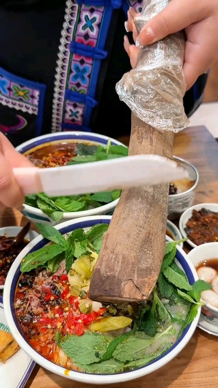 好爱好爱这口云南生烫牛肉米线!