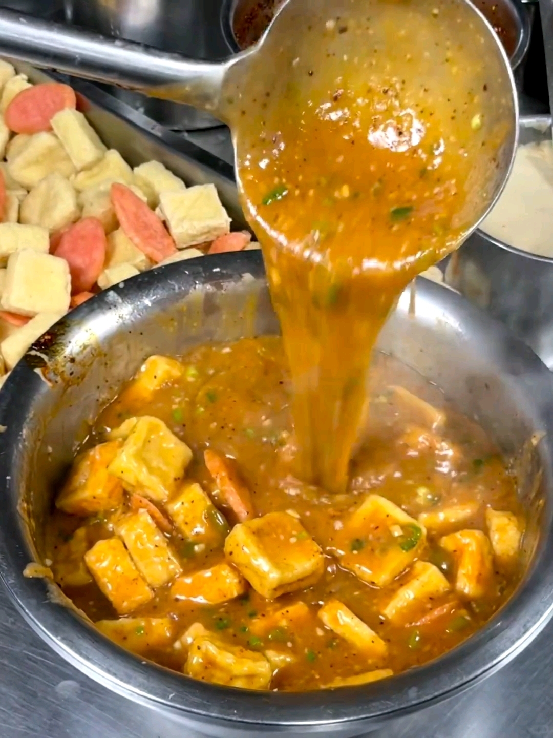 北京最牛逼好吃的浇汁臭豆腐，和小时候学校门口卖的味道一样