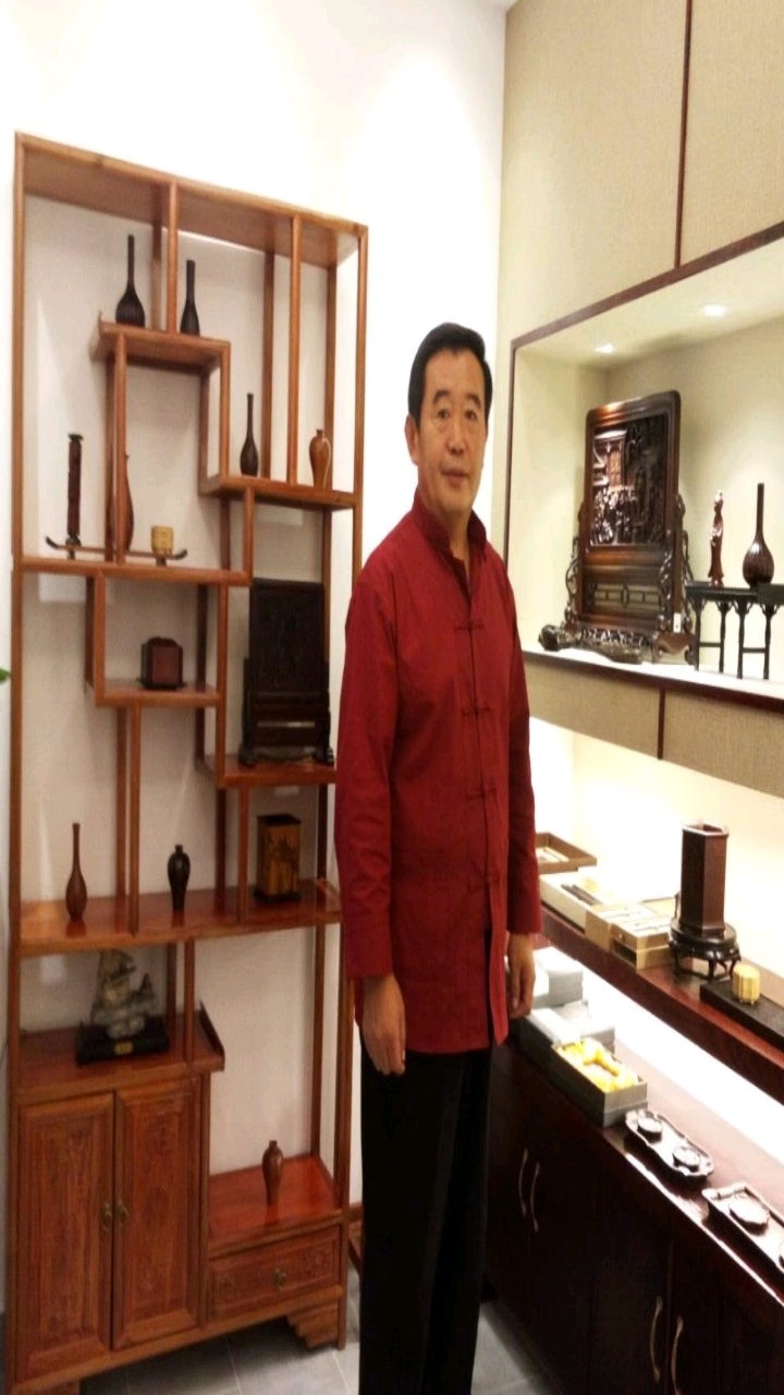 职业书画罗加州的师父一战成名,当代著名书画家画虾大师吴志刚