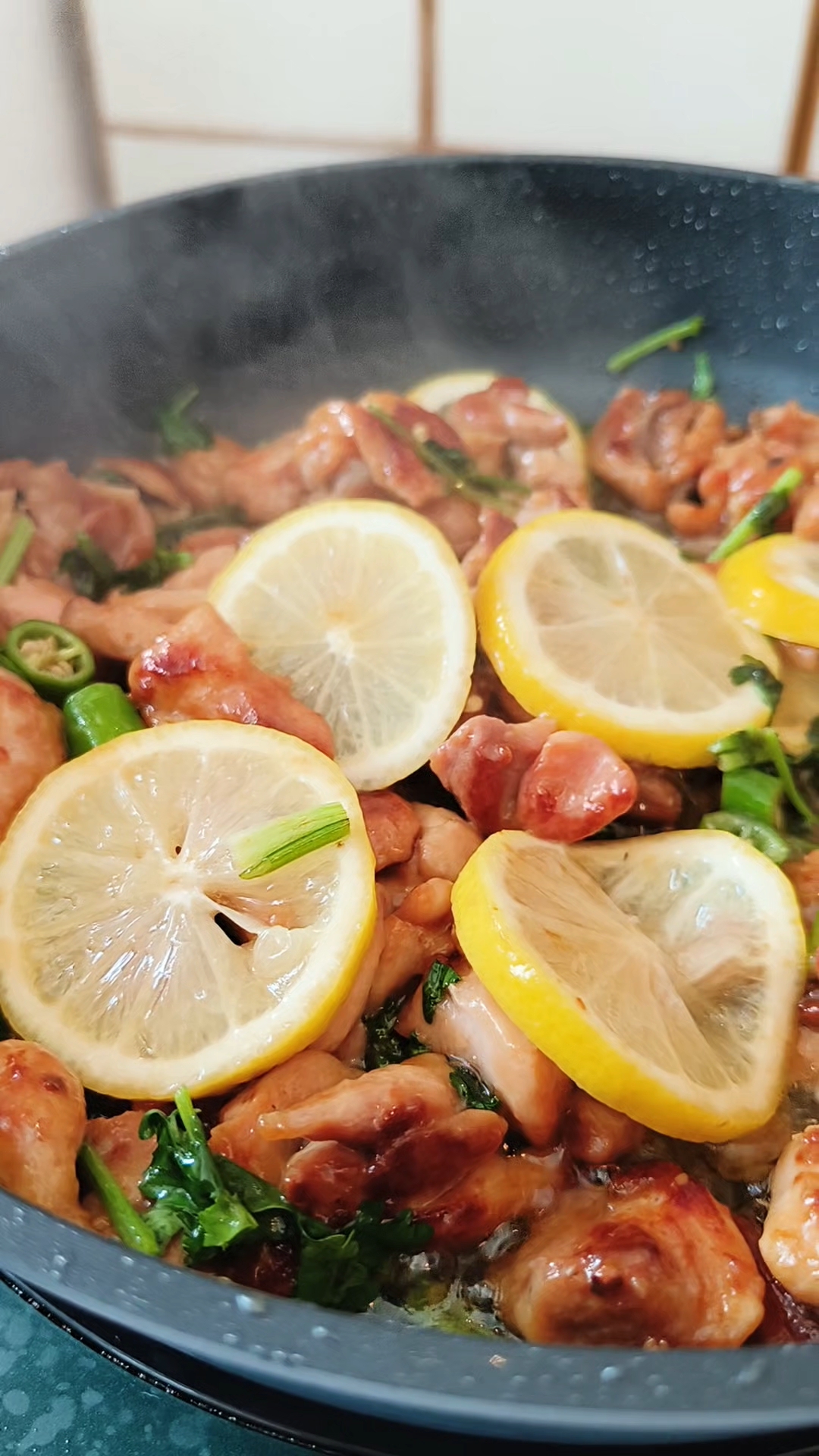 香辣柠檬煎鸡腿,这个搭配太美味