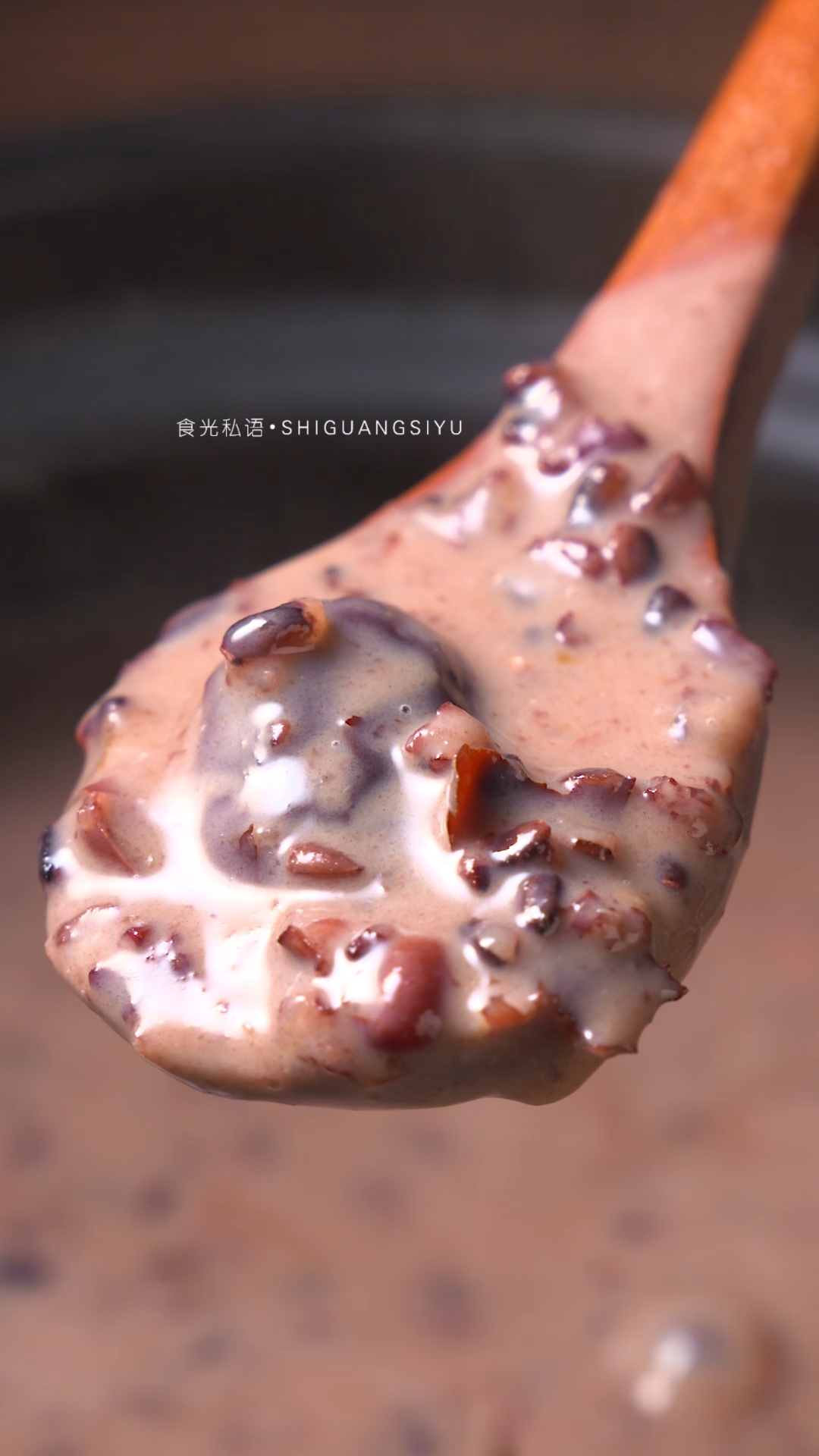 红豆花生黑米粥