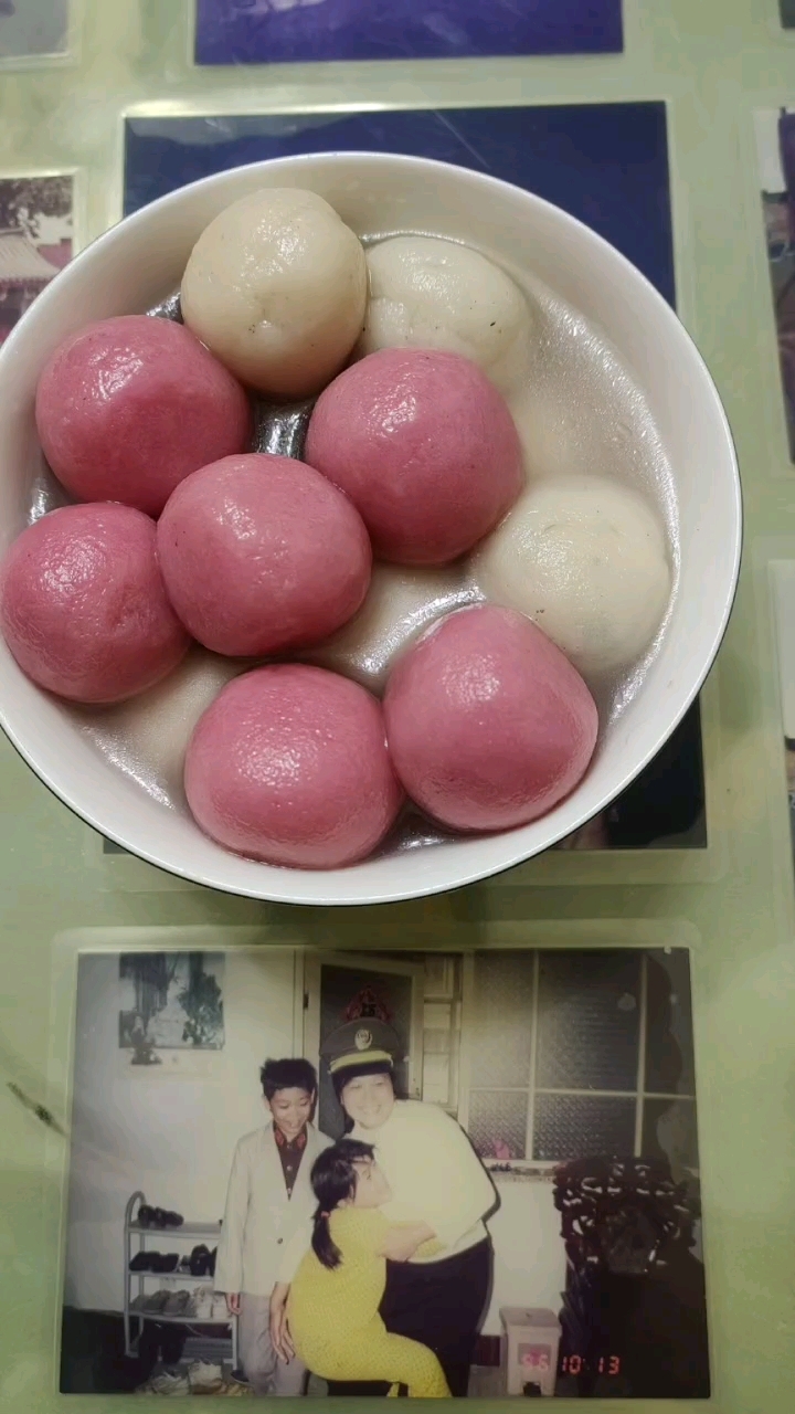 《龙凤汤圆》正月十五元宵节,难忘今宵多珍重,祝福亲爱的家人孩