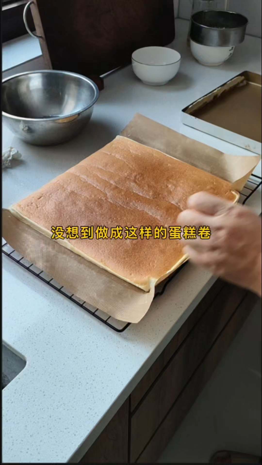 为了耗奶油,又做蛋糕卷了,也就是瑞士卷,没想到结果是这样的