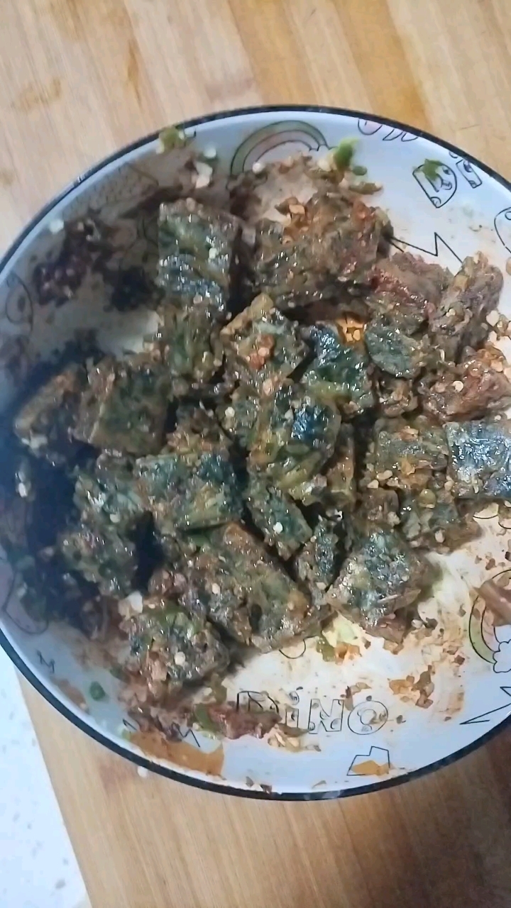 用麻麻菜就是大家说的马齿觅,蒸的菜疙瘩,用蒜一泼,挺好吃
