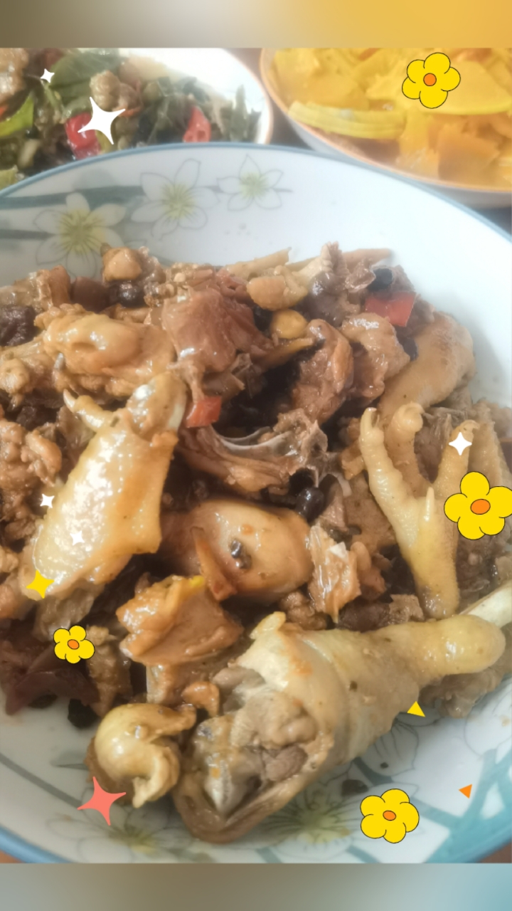 一年以上的芦花老母鸡 必须进高压锅压20分钟左右 肉质细腻