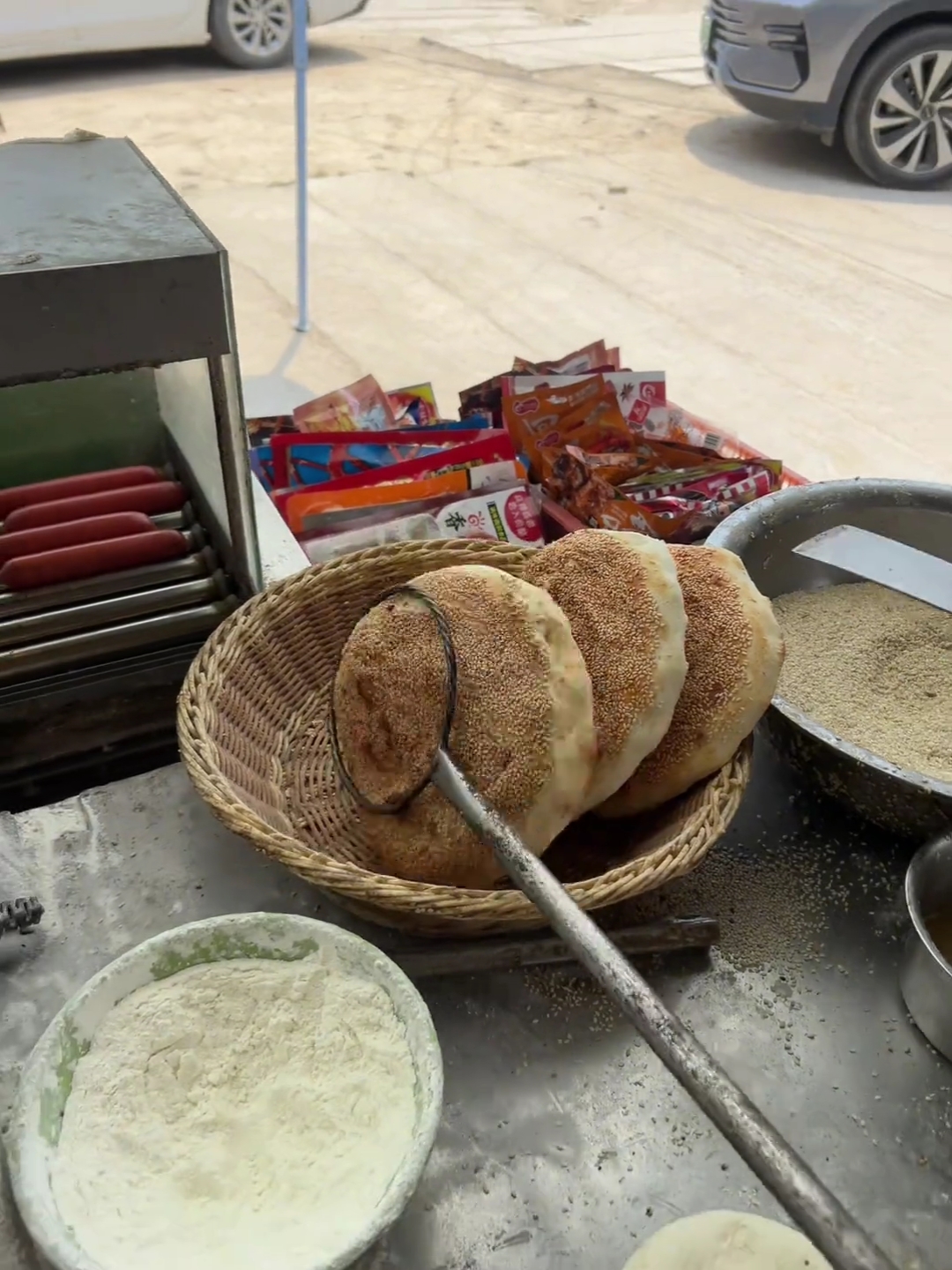 看看睢县的高炉烧饼诱人不，两块钱一个真的不贵