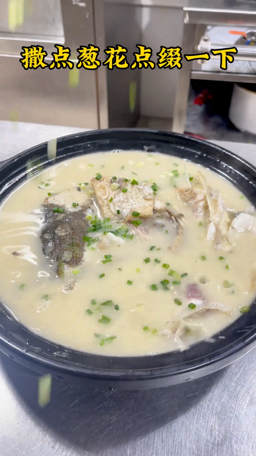 信阳特色美食南湾湖大鱼头,肉嫩汤鲜真的不错