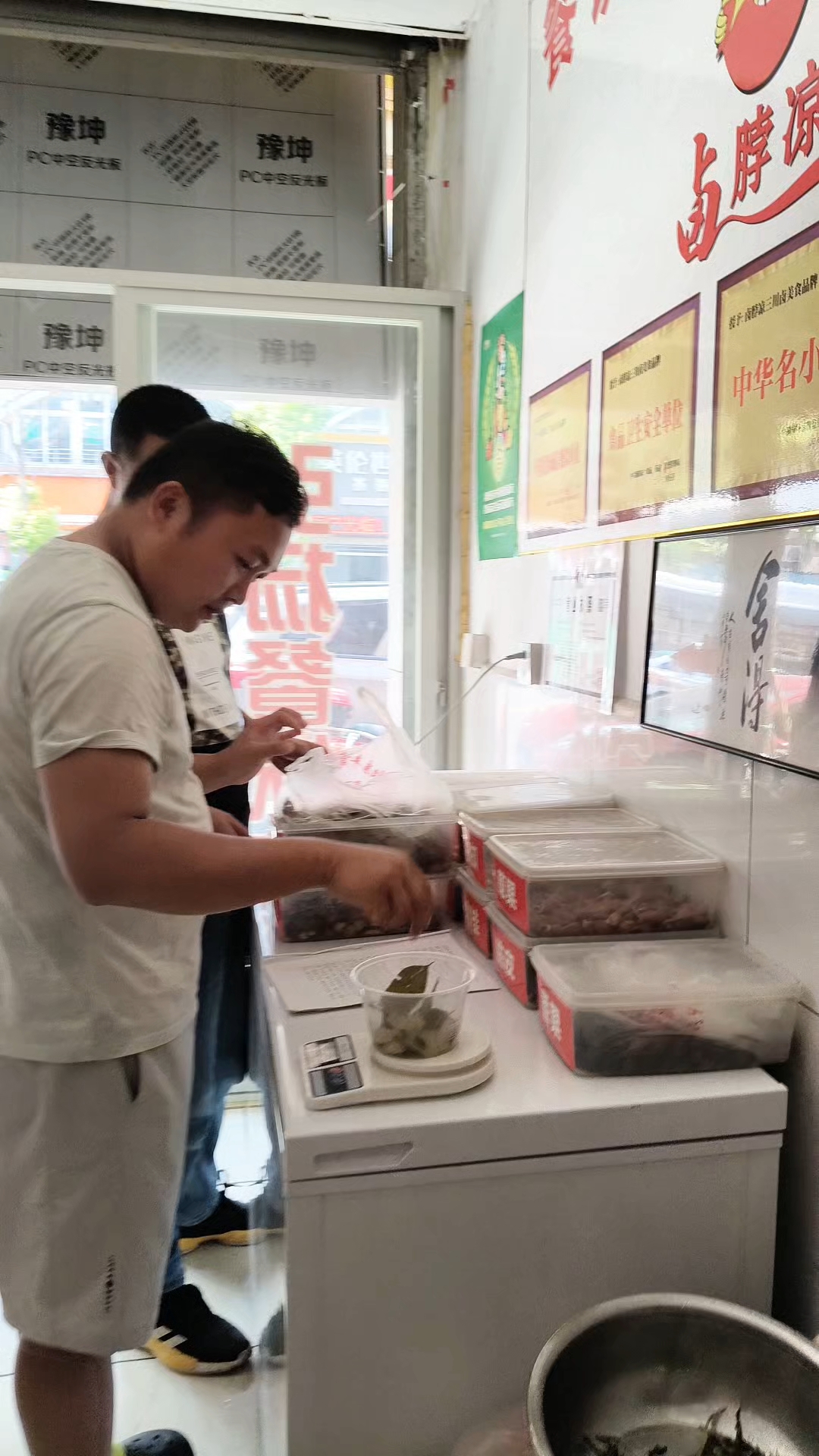 四川绵阳五酝滋实体店卤菜培训,秘制卤肉香料配方分享学会为止!