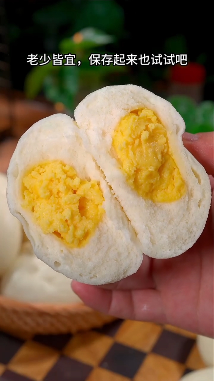 鸡蛋奶黄包