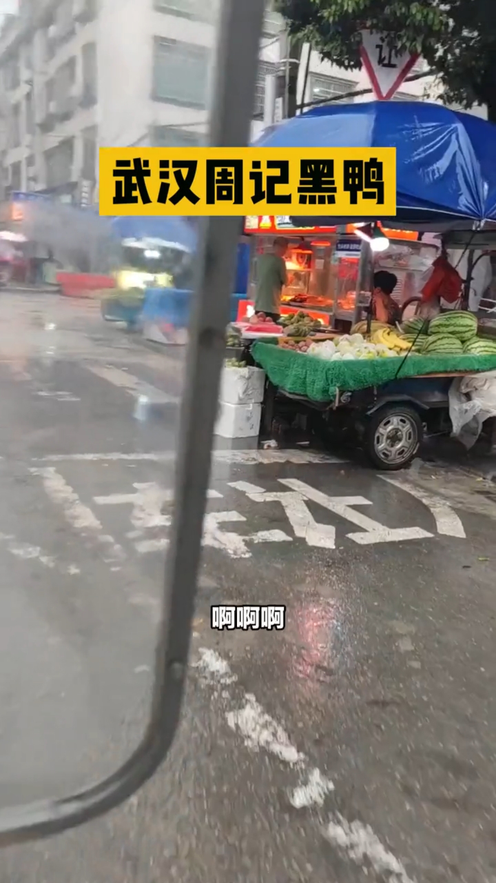 在龙安晚上纠结不知道吃什么的。看过来了,我一直都在。温柔就吃