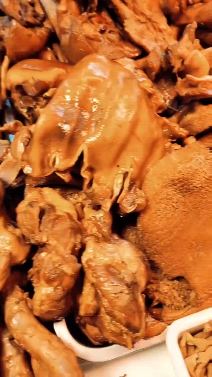 哇塞,龙安的兄弟姐妹们,下班后晚上去美食街路口的武汉周记黑鸭