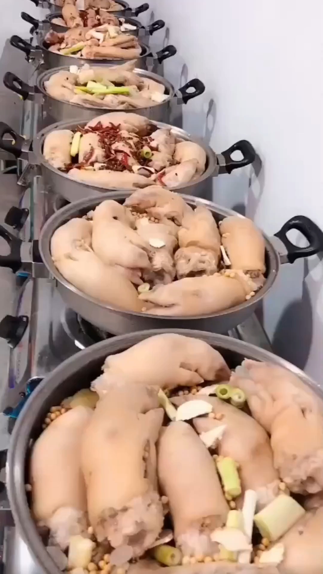 用皇后锅炖猪蹄