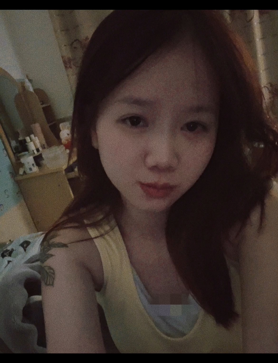 鲤鱼的女友一穿短袖奶伯就突出来
