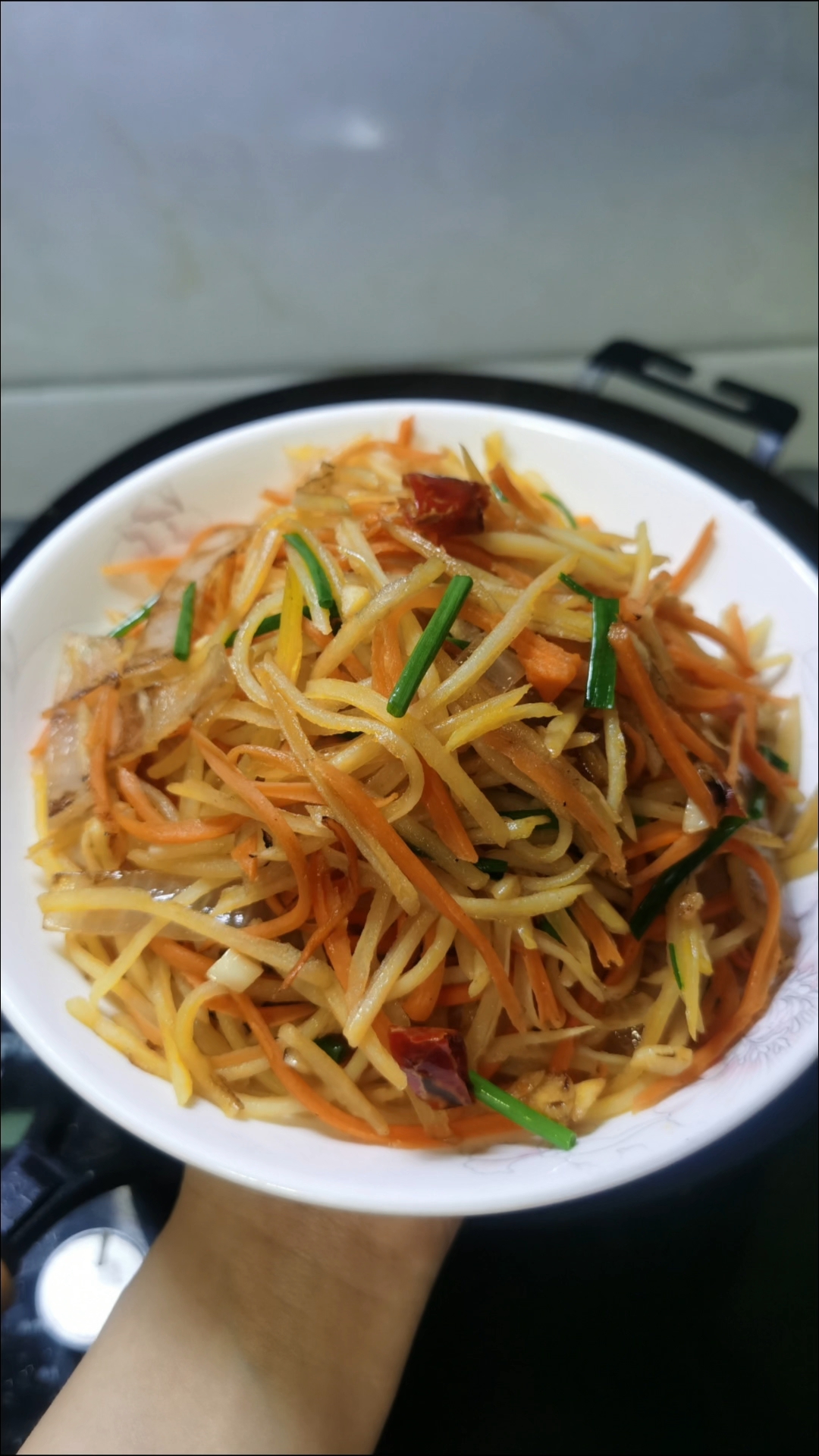 这也太太太下饭了！百吃不腻的酸辣土豆胡萝卜丝！