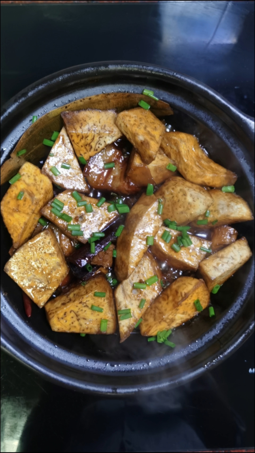 馋哭了！这道五花肉炖芋头超绝，超上头，超下饭