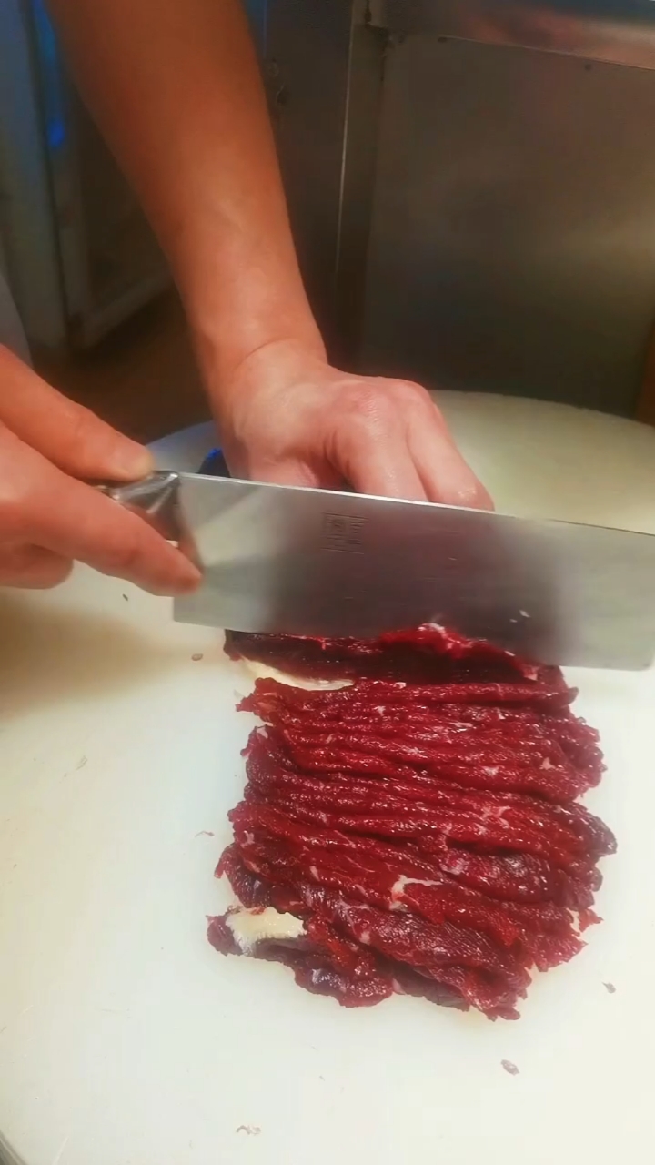 潮汕牛肉火锅切肉的技巧