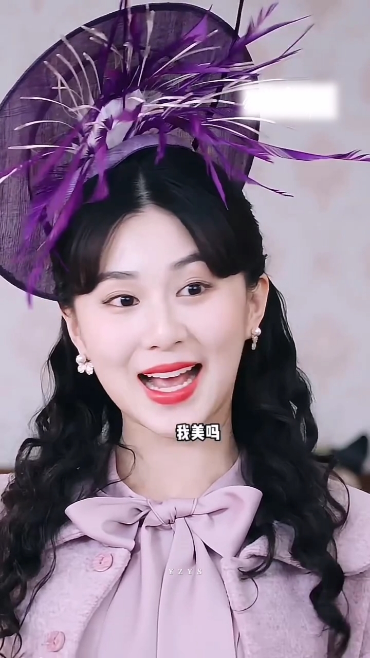 别说这野鸡毛 插在头发上 还挺好看 好时尚