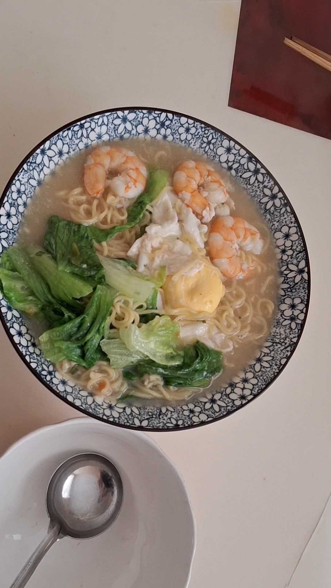 今天来个垃圾食品方便面,高配版的面