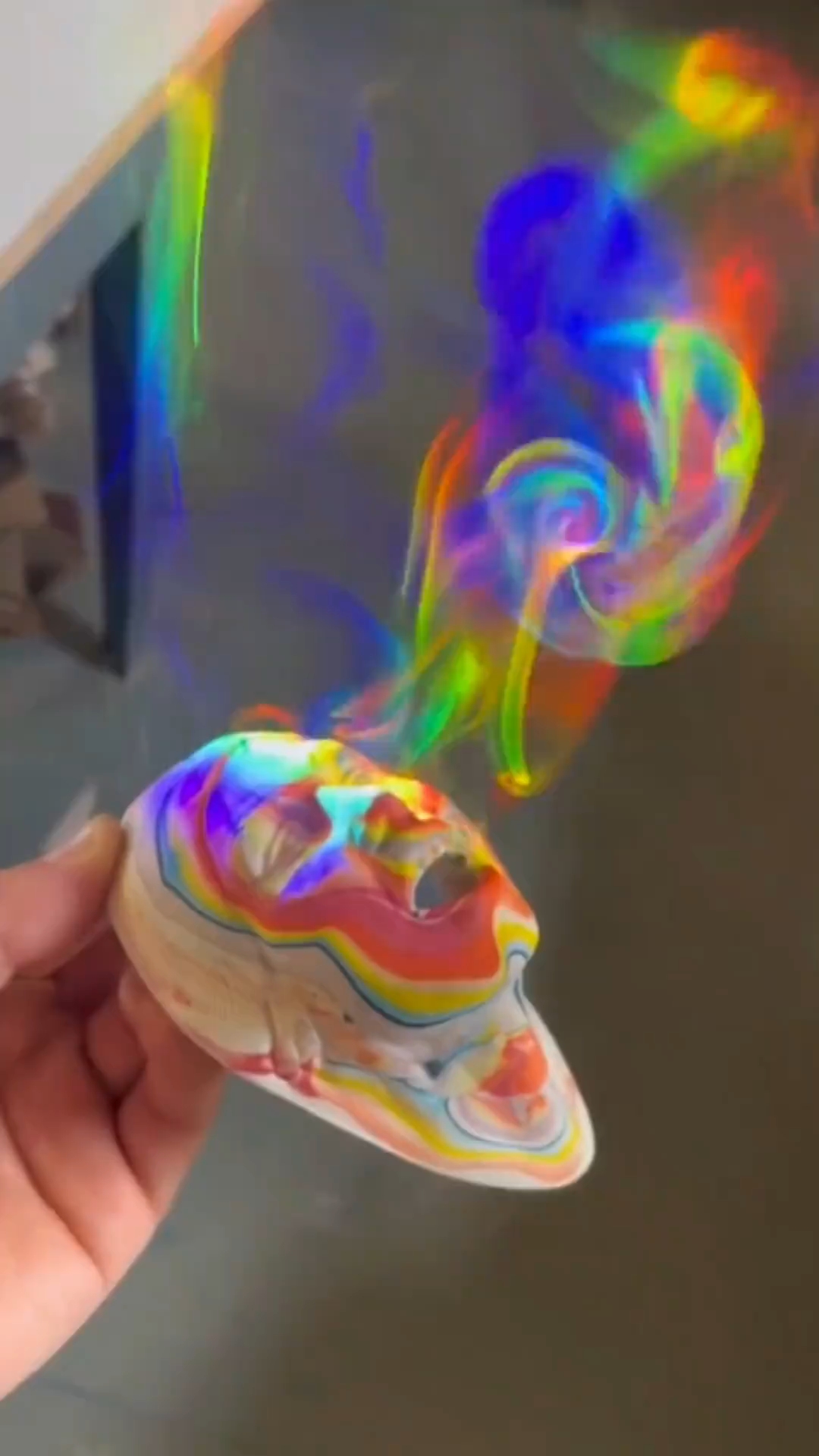 三棱镜折射出来的彩虹