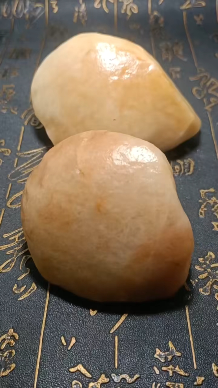 两个彩色大面包金丝玉地表红黄籽料原石,共1.2斤重