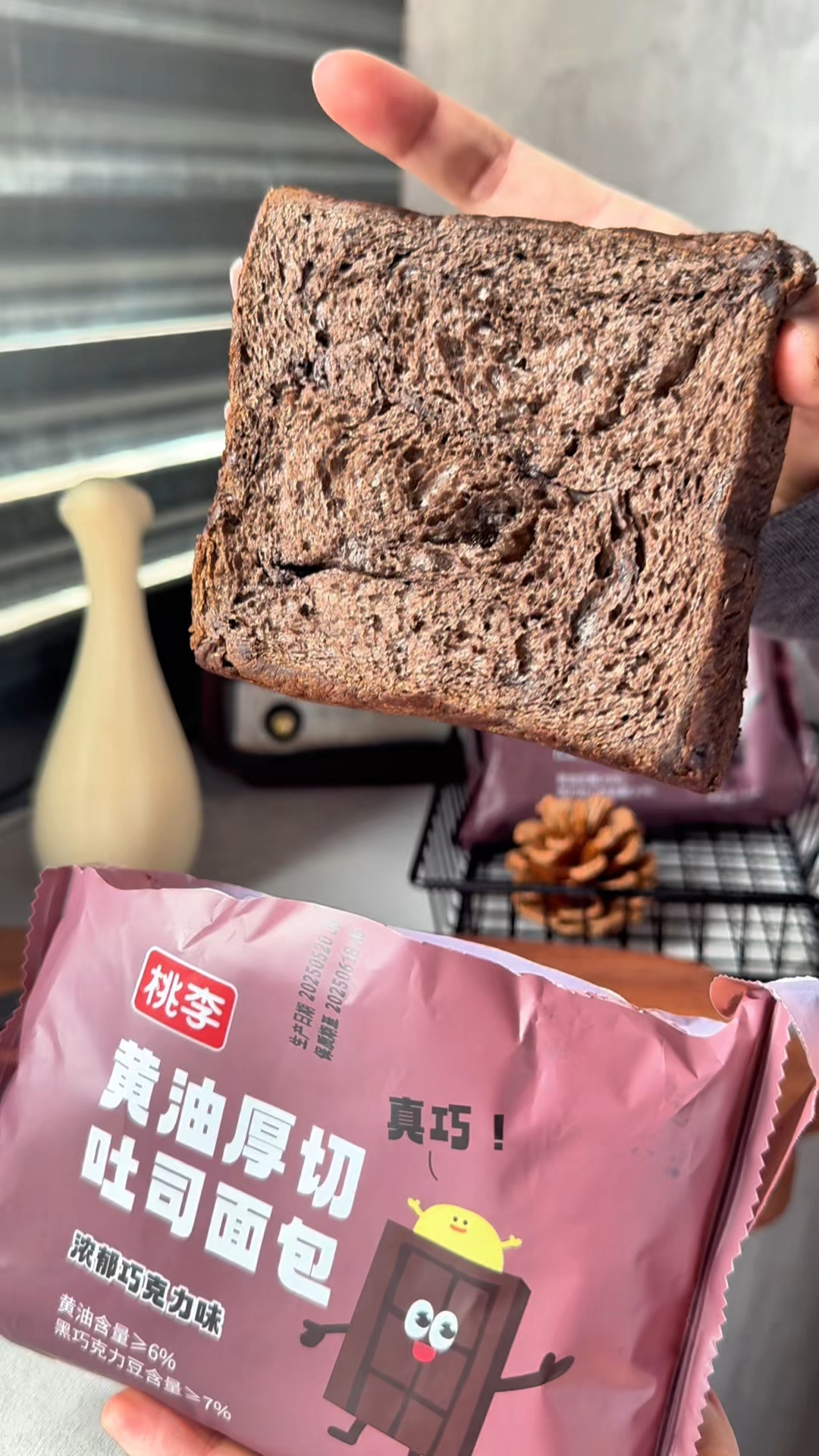 桃李面包的黄油厚切吐司面包！这厚度是来报恩的吧？