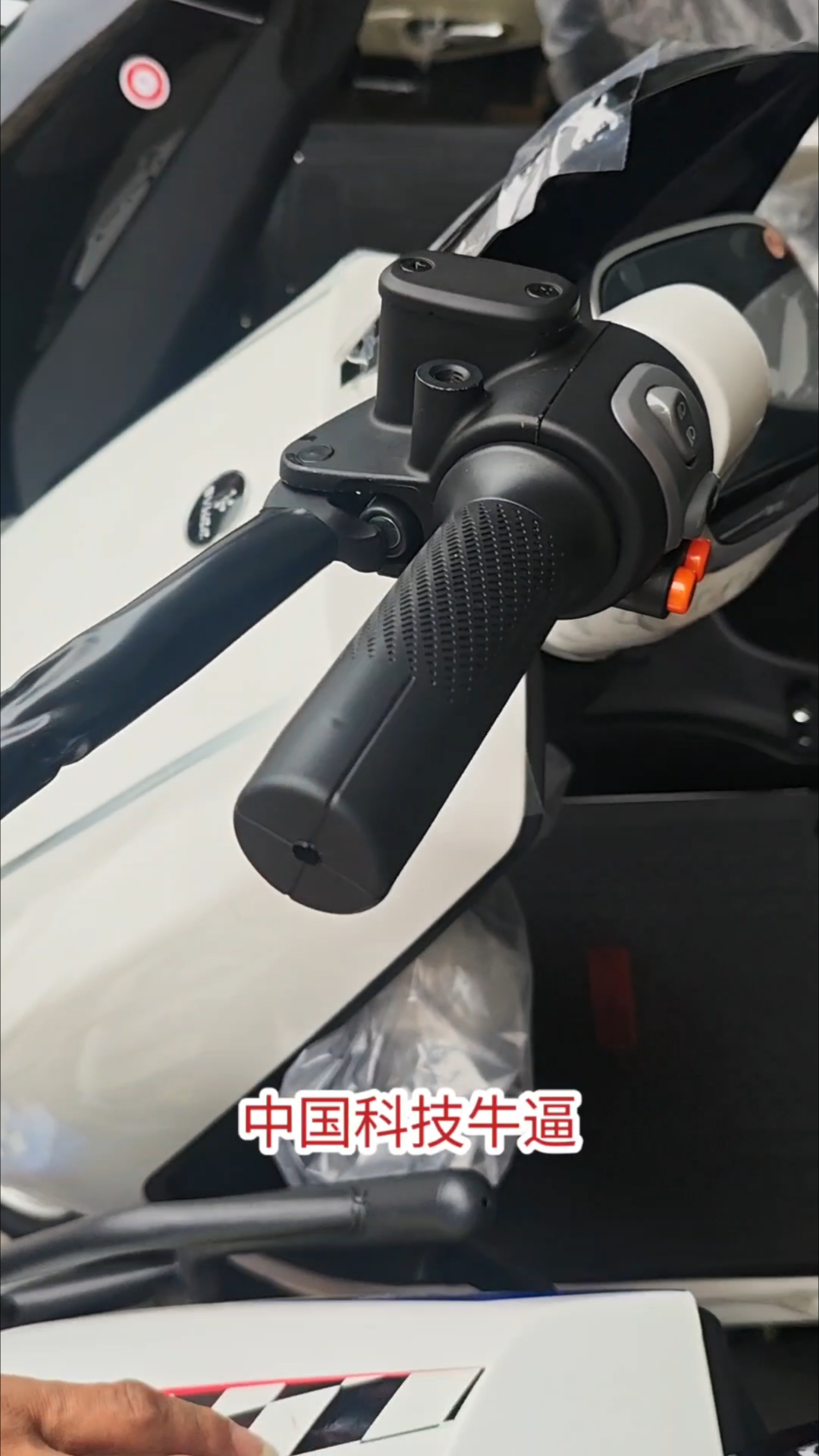 现在的电动车设计真的是越来越牛逼了，那么这种设计最大好处你知道是什么吗 #电动车 #维修 