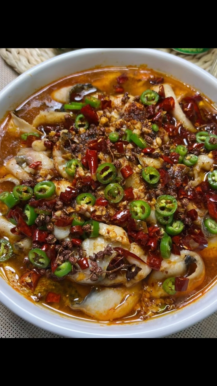 简单到有手就能做的麻辣水煮鱼里面连配菜都好好吃
