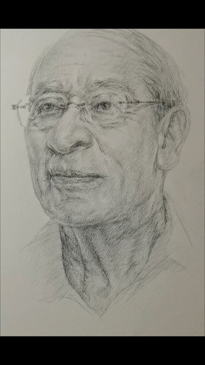 戴眼镜老人素描头像