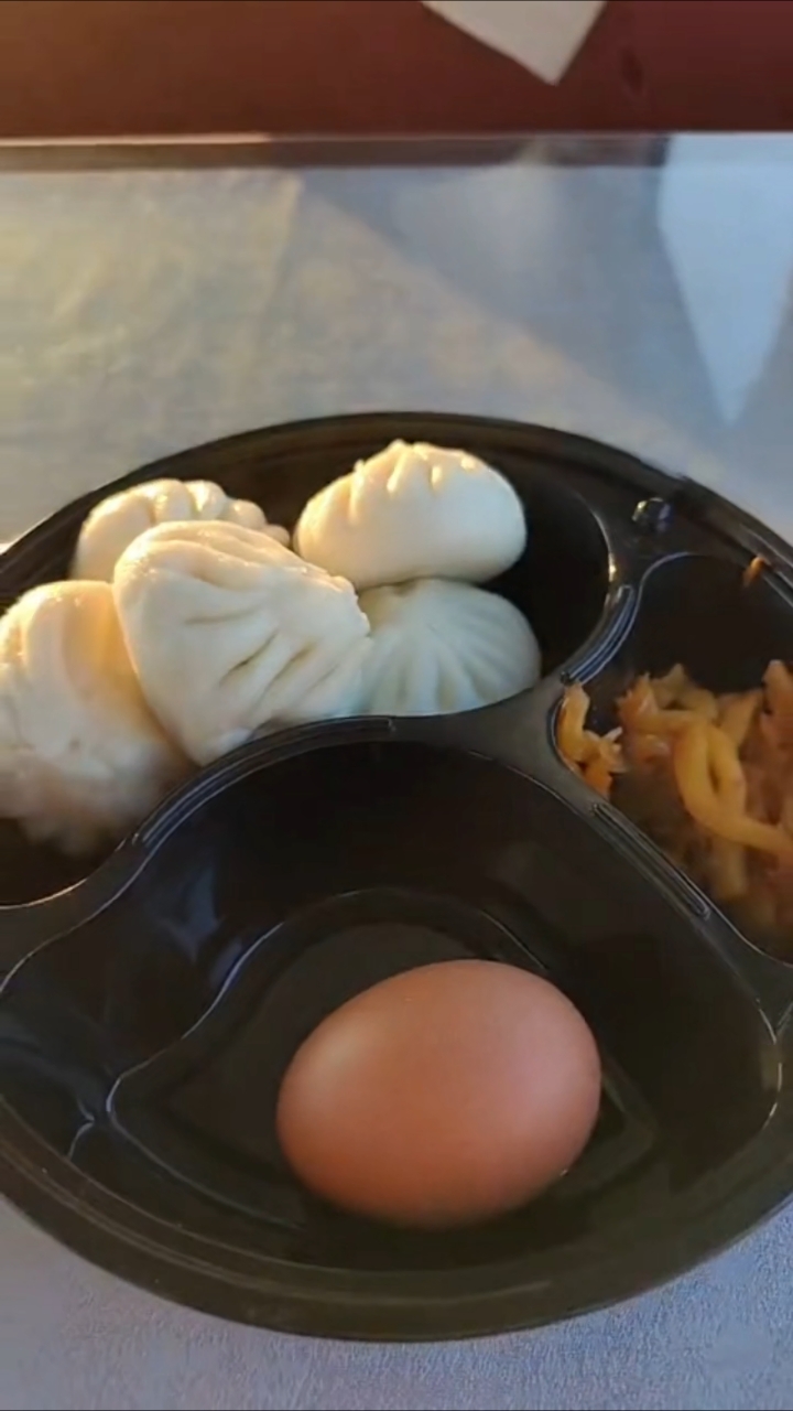 火车上的早餐包子