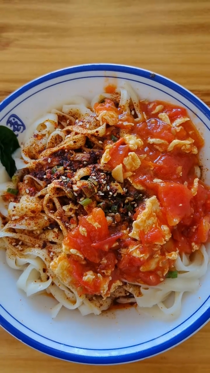 刀削面加西红柿鸡蛋