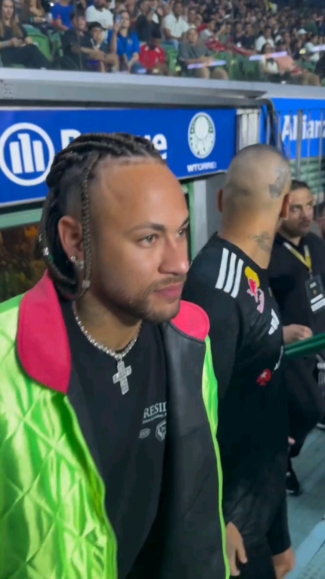 太潮了内马尔新发型亮相国王联赛#内马尔 #帅是一种感觉 