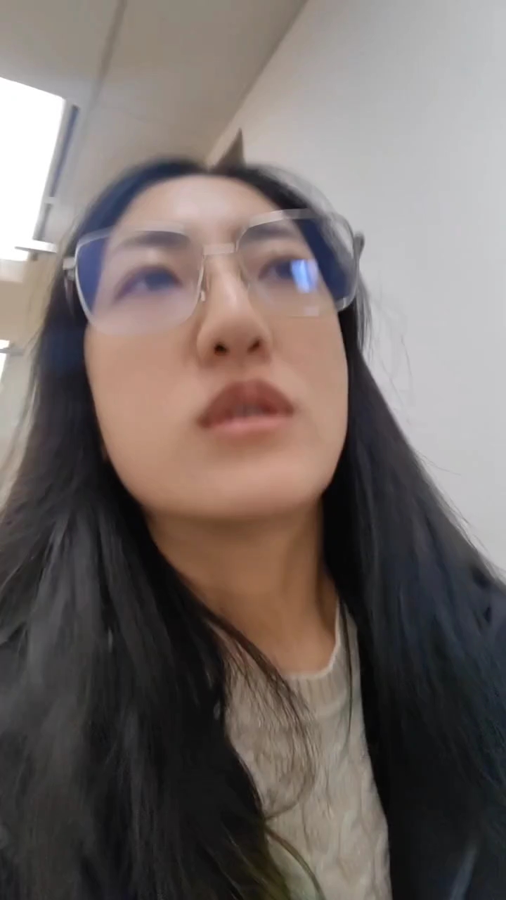 来自网络自发宣传的博主,云阿蛮排队日常,排队要早