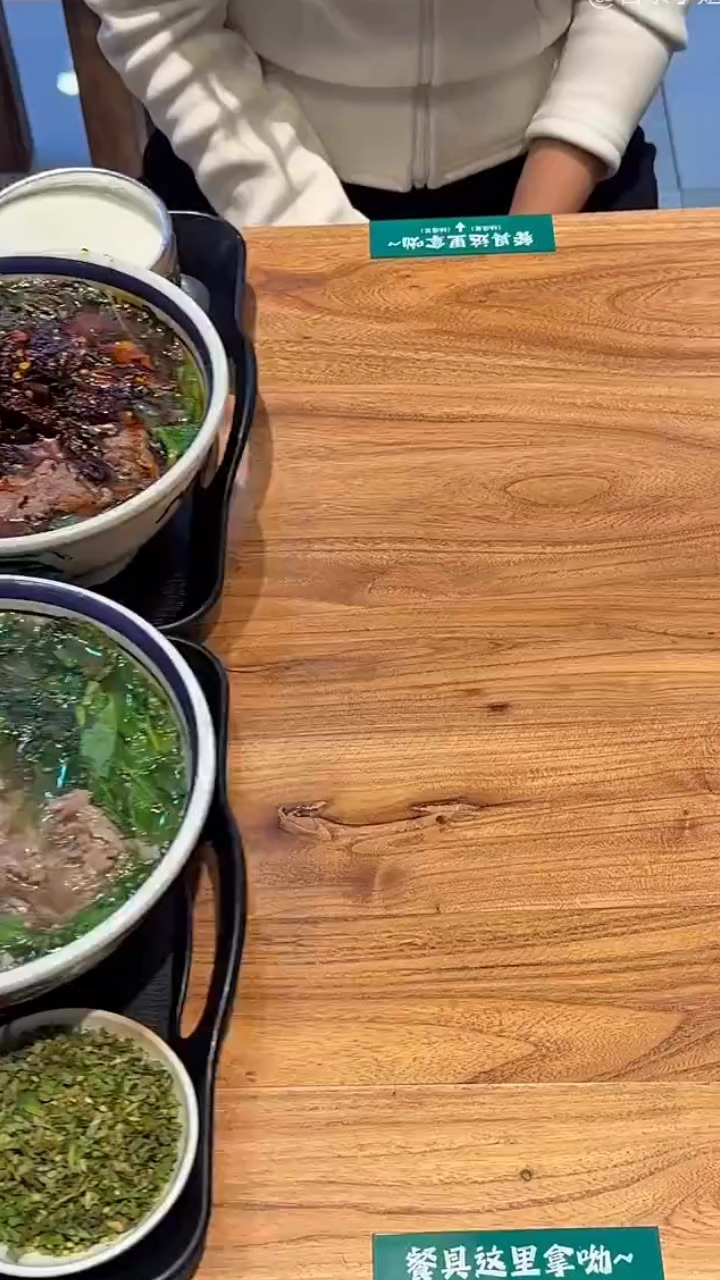 精选食材,融入14种云南特有调料,巧妙融合,每口都层次丰富