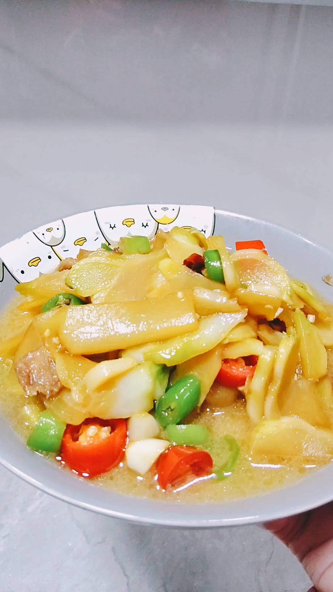 五花肉炒儿菜:家常下饭王,米饭多煮一碗