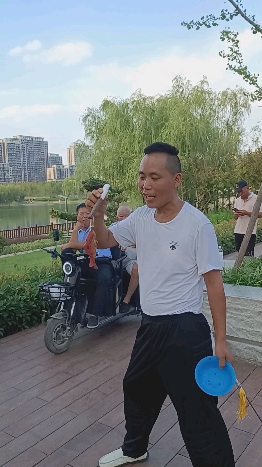 江湖绝技!空中摆鱼